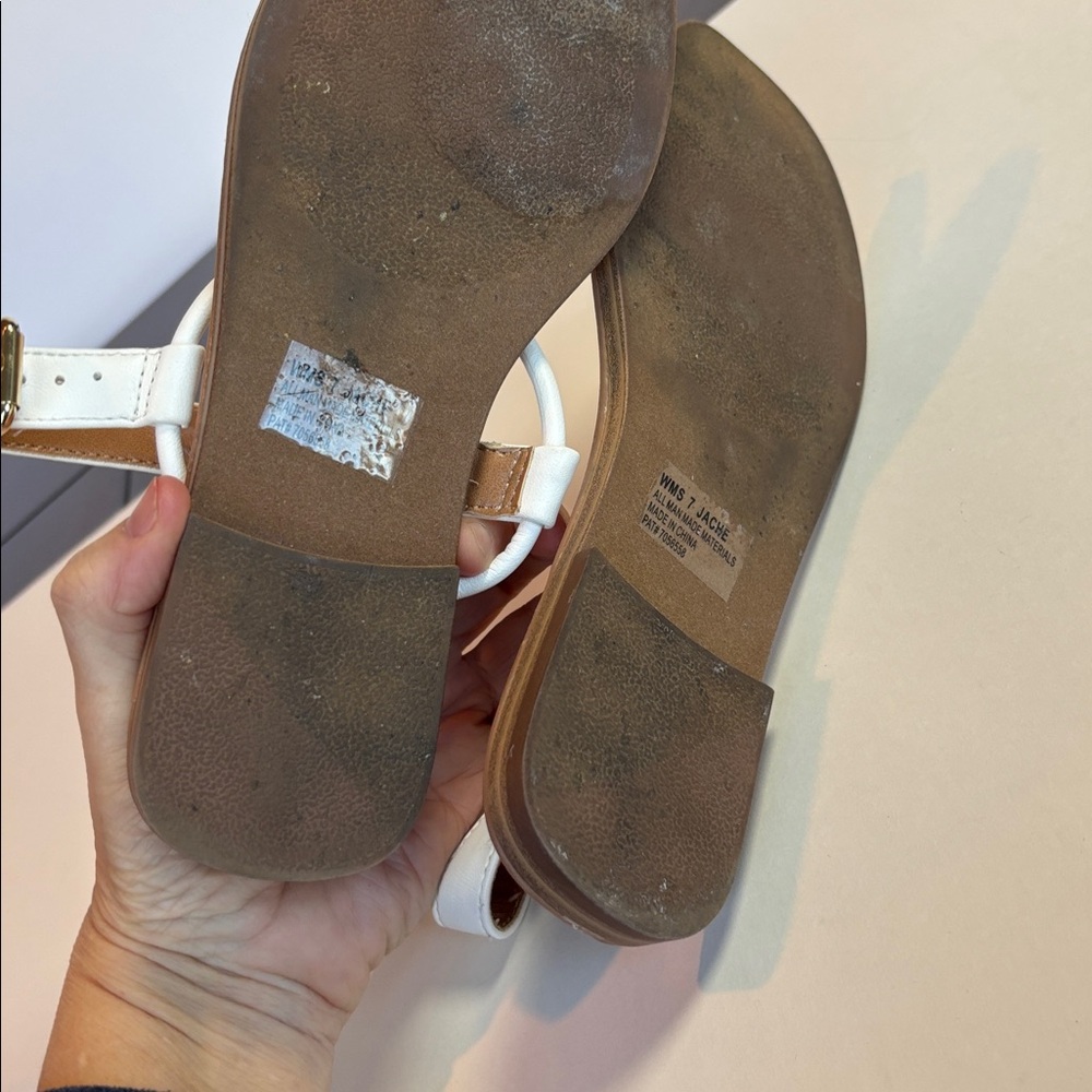 DV Dolce Vita White Flat Sandals Womens Jache Size 7 - Picture 8 of 9